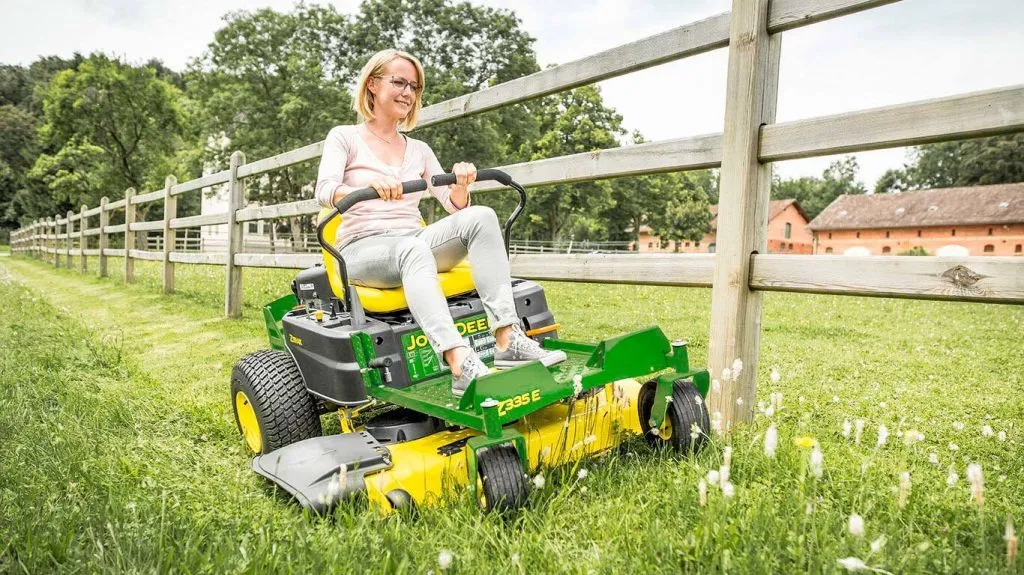 john_deere_z335e_zeroturn_maaier5.webp